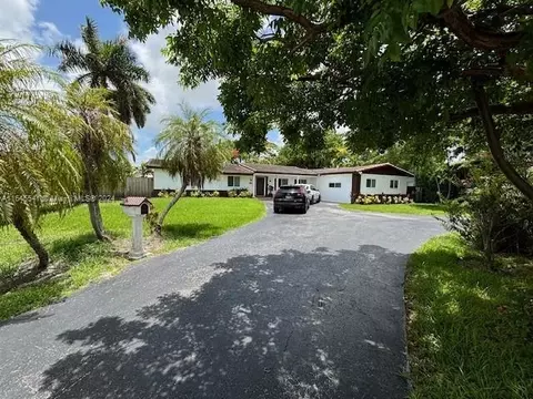 6440 Miller Dr, Miami, FL 33155