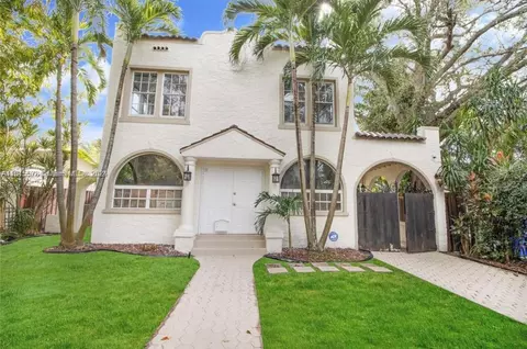 22 NE 44th St, Miami, FL 33137