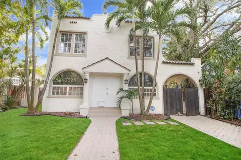 22 NE 44th St, Miami, FL 33137
