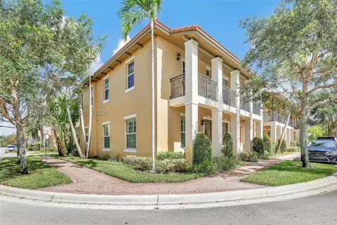 1132 SW 146th Ter #1132, Pembroke Pines, FL 33027