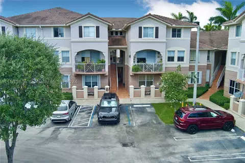 8980 W Flagler St #103, Miami, FL 33174