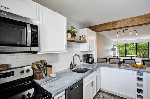 2304 S Cypress Bend Dr #514, Pompano Beach, FL 33069