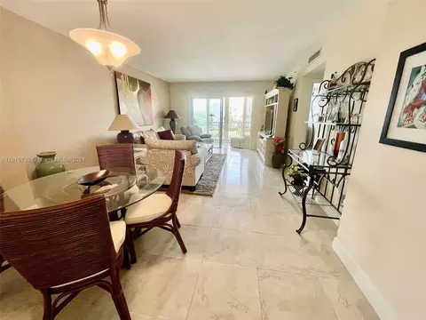 3850 Washington St #403, Hollywood, FL 33021