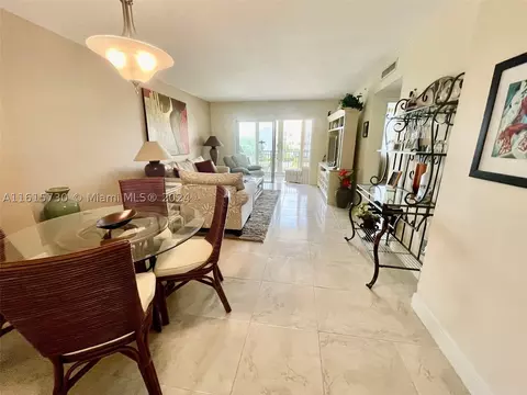 3850 Washington St #403, Hollywood, FL 33021