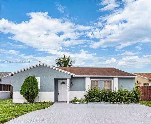 19909 NW 67th Cir Ct, Hialeah, FL 33015