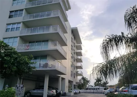 9500 W Bay Harbor Dr #4G, Bay Harbor Islands, FL 33154