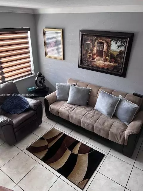 5482 W 20th Ave #305, Hialeah, FL 33016