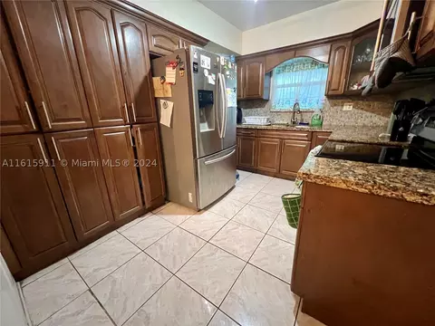 1295 NW 147th St Dr, Miami, FL 33167