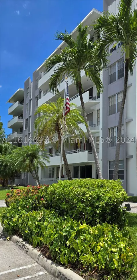 1080 94th St #106, Bay Harbor Islands, FL 33154