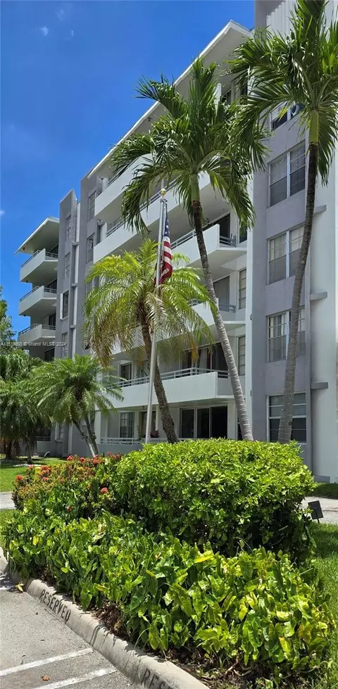 1080 94th St #106, Bay Harbor Islands, FL 33154