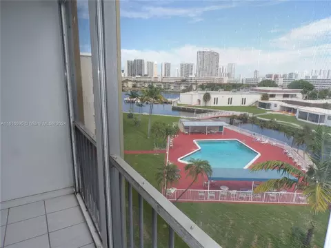 2859 Leonard Dr #G512, Aventura, FL 33160