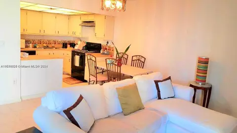Undisclosed, Sunny Isles Beach, FL 33160
