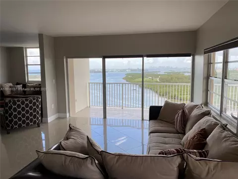 300 Bayview Dr #PH-06, Sunny Isles Beach, FL 33160