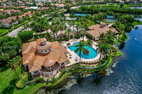 808 E Spinnaker Dr E, Hollywood, FL 33019