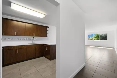 6940 Miami Gardens Dr #1-330, Hialeah, FL 33015