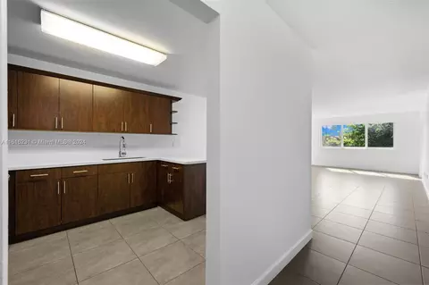 6940 Miami Gardens Dr #1-330, Hialeah, FL 33015