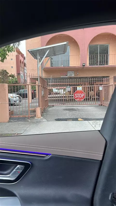 460 E 23rd St #403, Hialeah, FL 33013 photo 18