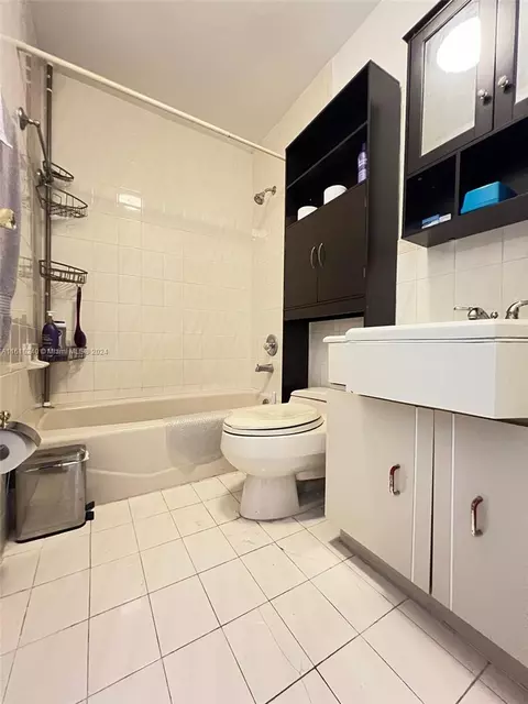 460 E 23rd St #403, Hialeah, FL 33013 photo 6