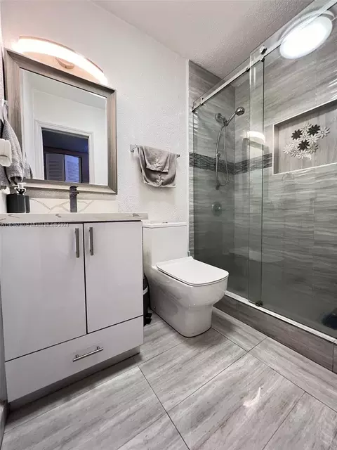 460 E 23rd St #403, Hialeah, FL 33013 photo 5