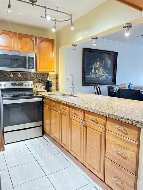 460 E 23rd St #403, Hialeah, FL 33013 photo 4