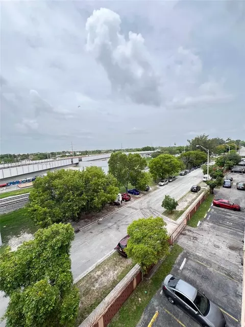 460 E 23rd St #403, Hialeah, FL 33013 photo 19