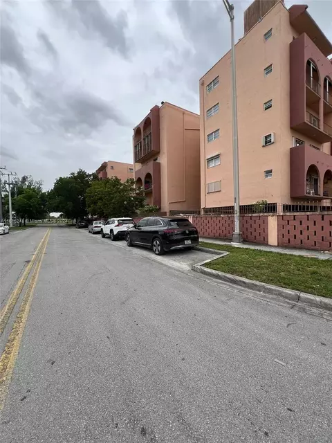 460 E 23rd St #403, Hialeah, FL 33013 photo 16