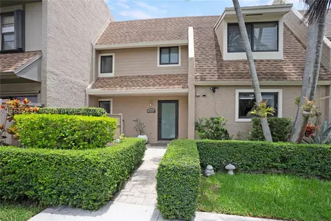 9206 SW 136th St Cir, Miami, FL 33176