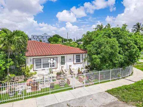 450 NW 40th Ct, Miami, FL 33126