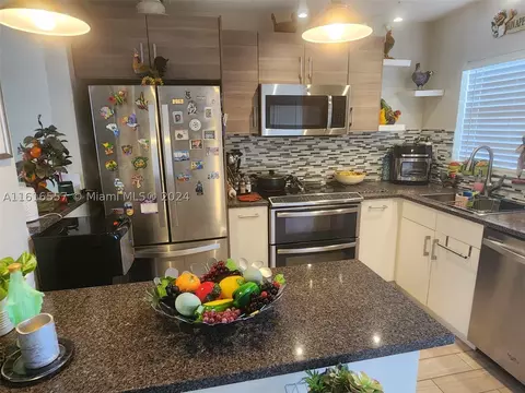 9281 Sunrise Lakes Blvd #203, Sunrise, FL 33322