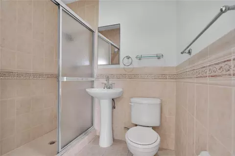 Bath - 630 W 53rd St, Hialeah, FL 33012 photo 3 of 4