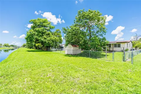 Exterior - 630 W 53rd St, Hialeah, FL 33012 photo 4 of 8