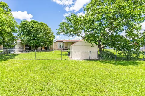Exterior - 630 W 53rd St, Hialeah, FL 33012 photo 6 of 8