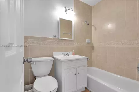 Bath - 630 W 53rd St, Hialeah, FL 33012 photo 2 of 4