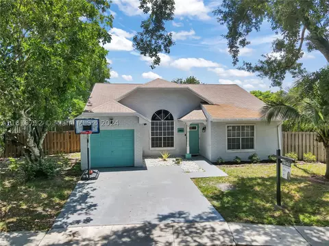 1471 SW 86th Ave, Pembroke Pines, FL 33025