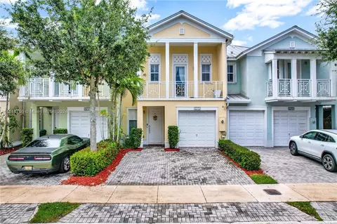 10715 NW 75th St, Doral, FL 33178