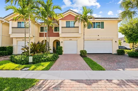 4654 Windmill Ln, Davie, FL 33328