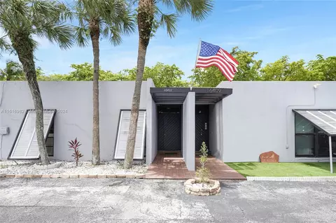 16411 Fox Den Ct, Miami Lakes, FL 33014