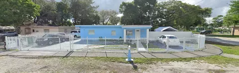 2392 NW 101st St, Miami, FL 33147