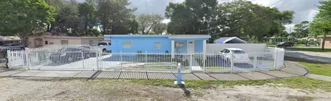 2392 NW 101st St, Miami, FL 33147