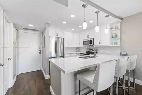 20400 W Country Club Dr #316, Aventura, FL 33180