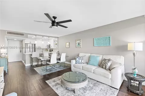 20400 W Country Club Dr #316, Aventura, FL 33180
