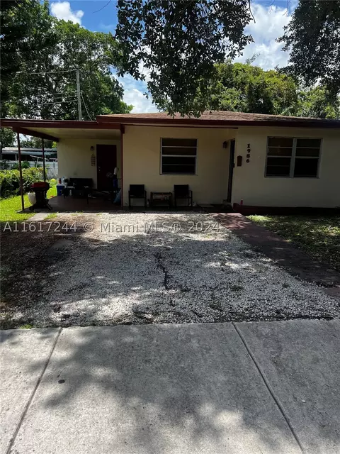 1986 NW 57th St, Miami, FL 33142
