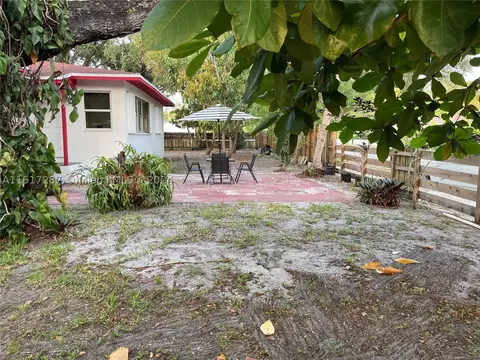 905 NE 129th St, North Miami, FL 33161