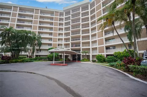 2940 N Course Dr #202, Pompano Beach, FL 33069