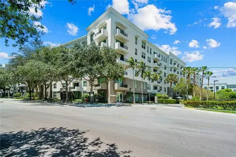 2421 NE 65th St #413, Fort Lauderdale, FL 33308