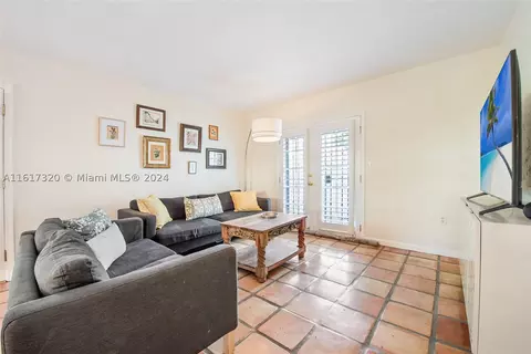 437 Santander Ave #B, Coral Gables, FL 33134