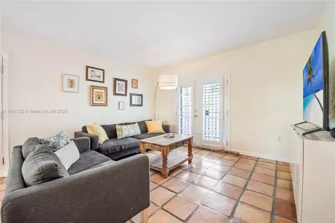 437 Santander Ave #B, Coral Gables, FL 33134