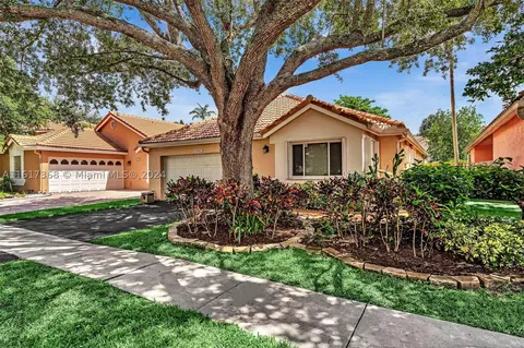 10061 NW 3rd Ct, Plantation, FL 33324