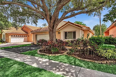 10061 NW 3rd Ct, Plantation, FL 33324