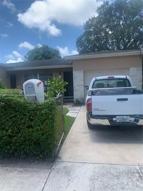 2320 NW 81st St, Miami, FL 33147